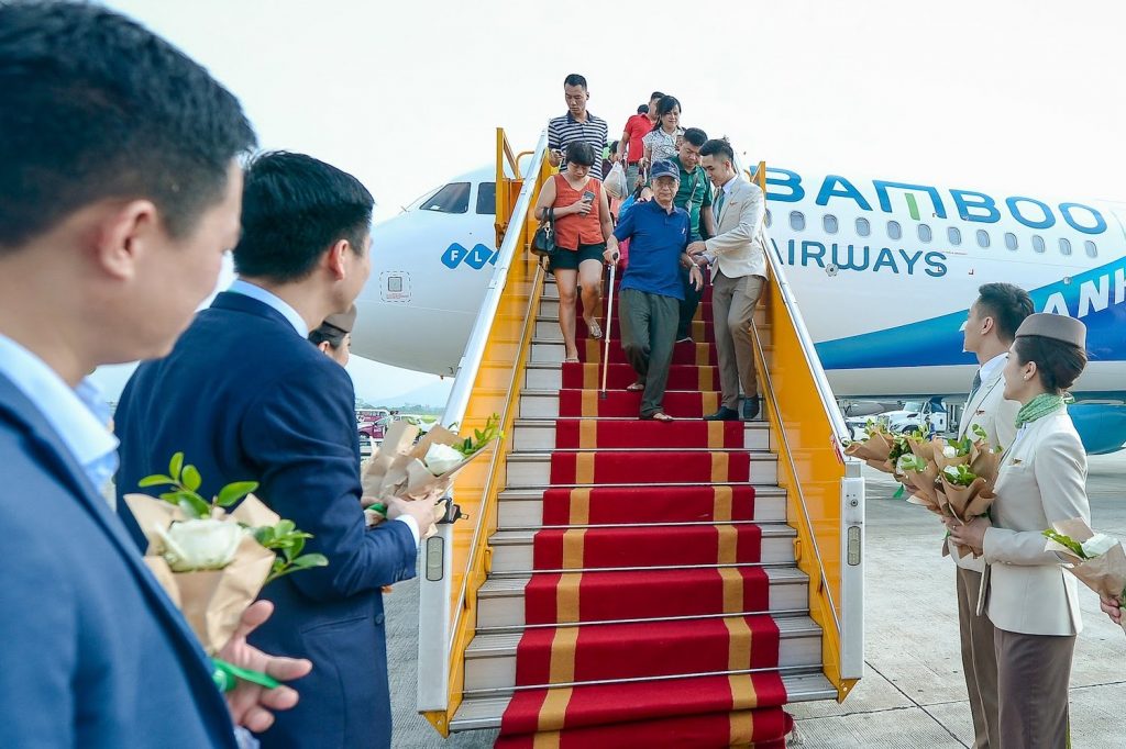 https://flc-event.vn/wp-content/uploads/2019/12/bamboo-airways-don-tau-bay-moi-tu-phap-va-don-chuyen-bay-thu-10000-4.jpg